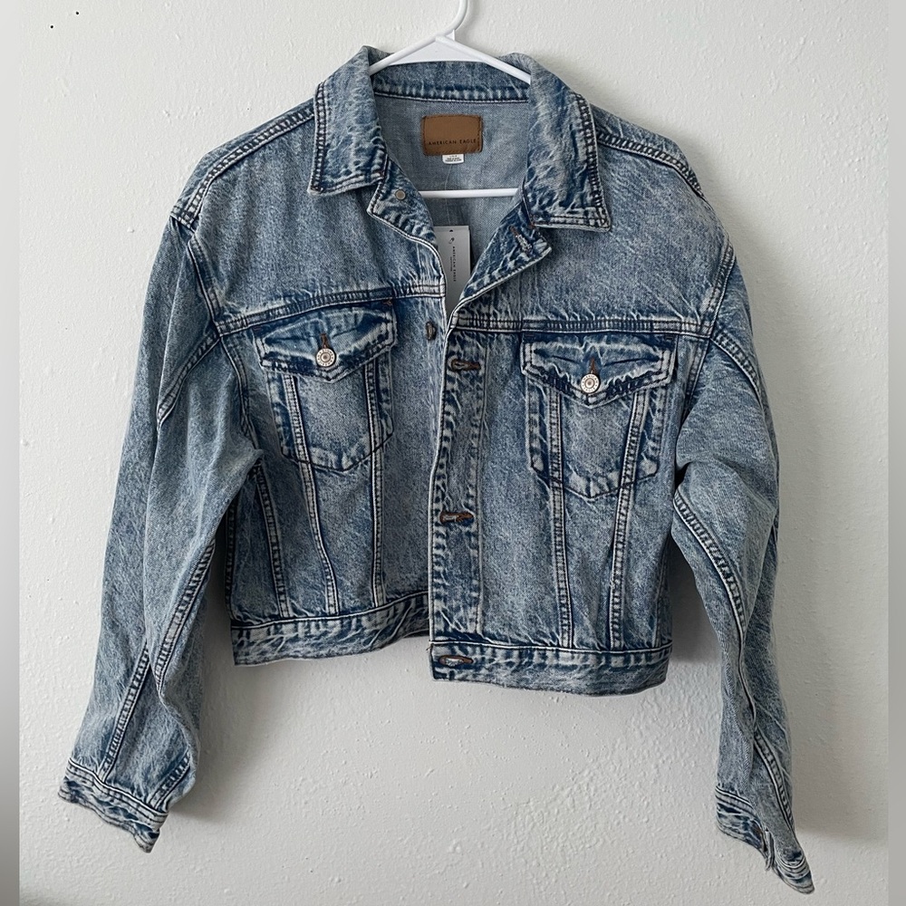 American Eagle Outfitters Light Blue Jean Jacket. Size L. BNWT.